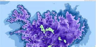 Myndin sýnir hitaspá um miðnætti á gamlárskvöld. Frost yfirleitt 8 til 18 stig, og enn kaldara inn til landsins og upp til fjalla.